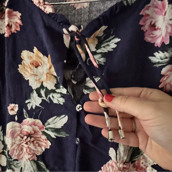 Buffalo Flutter Sleeve Floral Split Neck Top Navy Blossoms XXL Womens Spring - Picture 6 of 16